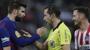 Gaya Kontroversial Pique Usai Gol Messi Dianulir VAR