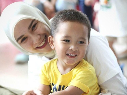 Anak Zaskia Mecca Sakit Kepala Parah & Muntah Gara-gara Gadjet