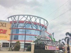 Anies Sebut Tak Ada Mal yang Tutup karena Banjir, Ini Faktanya