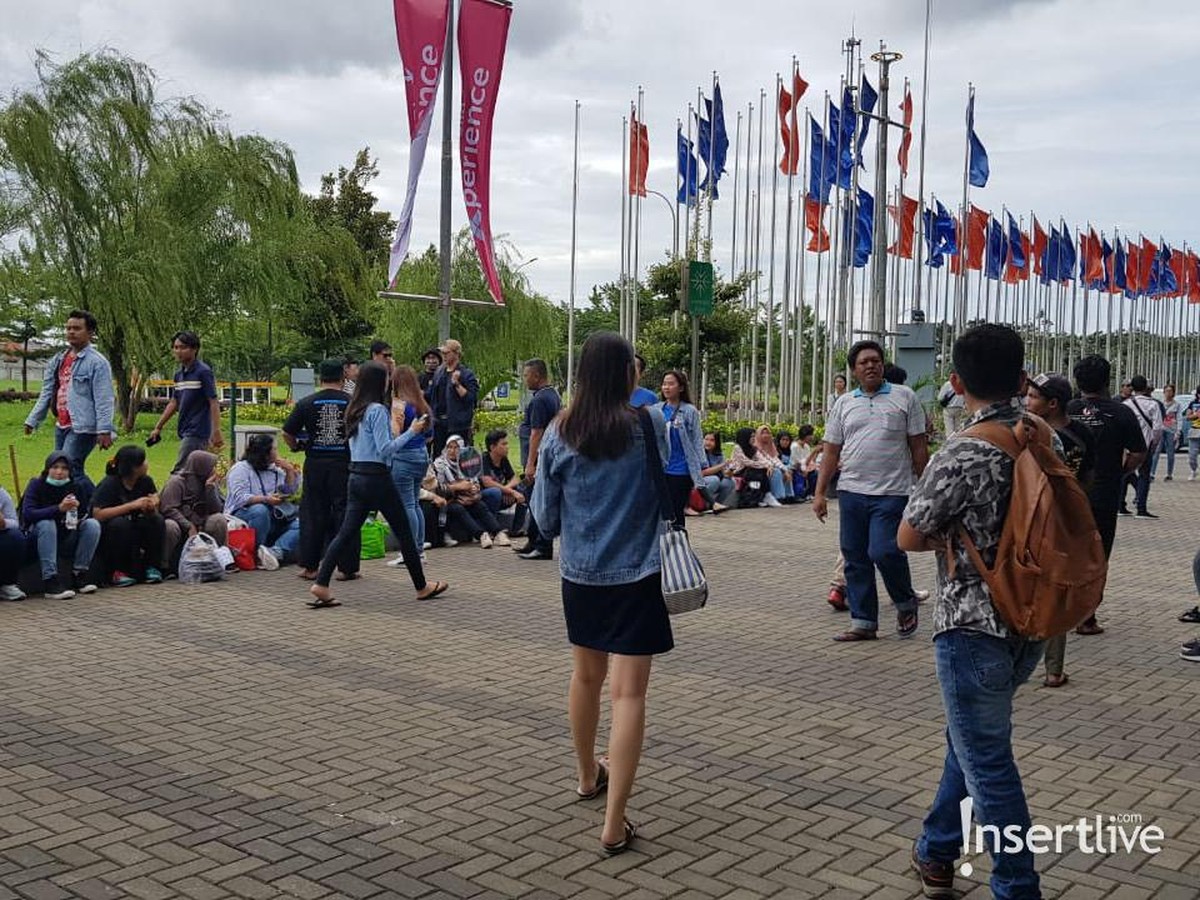 Suju menggelar konser bertajuk Super Junior World Tour - Super Show 8&colon; Infinite Time di ICE BSD&comma; hari ini&comma; Sabtu &lpar;11&sol;1&rpar;&period; Berikut antusisme penggemar&period;