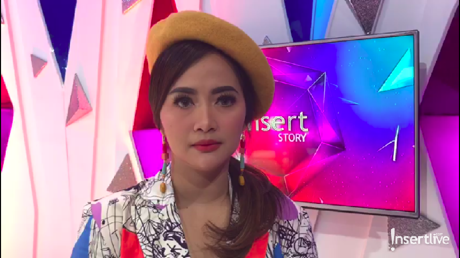 Viral Istri Bunuh Suami di Depan Anak, Vega: Aku Sangat Kecewa Vega Darwanti kecewa atas perlakuan seorang istri yang bunuh suami di depan anaknya sendiri.
