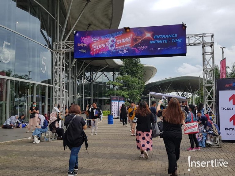 Suju menggelar konser bertajuk Super Junior World Tour - Super Show 8: Infinite Time di ICE BSD, hari ini, Sabtu (11/1). Berikut antusisme penggemar.