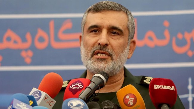 Komandan udara Garda Revolusi Iran Jenderal Amir Ali Hajizadeh menyebut operator rudal ambil keputusan menembak karena komunikasi terputus.