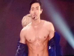 Siwon Buka Baju di Konser SuJu, ELF Histeris sampai Nangis