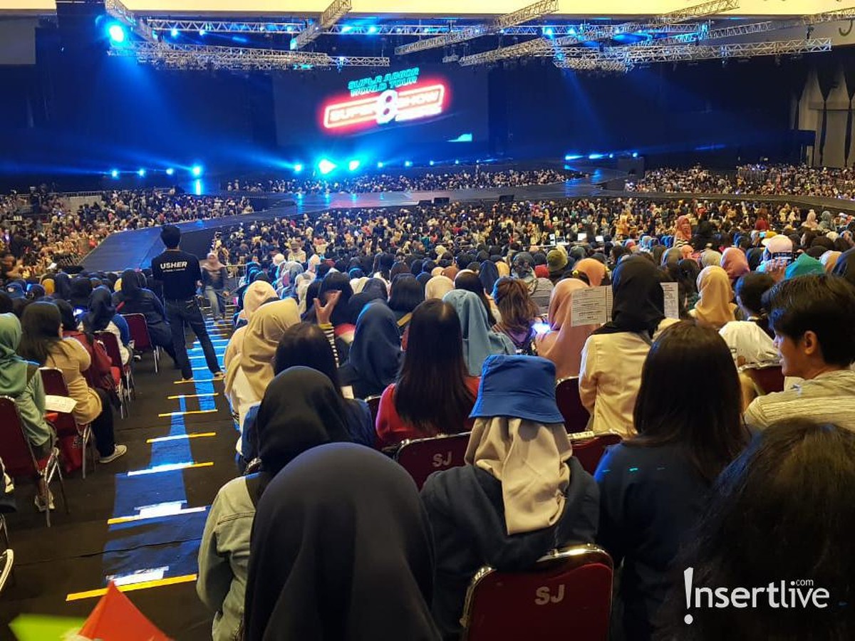 Suju menggelar konser bertajuk Super Junior World Tour - Super Show 8&colon; Infinite Time di ICE BSD&comma; hari ini&comma; Sabtu &lpar;11&sol;1&rpar;&period; Berikut antusisme penggemar&period;