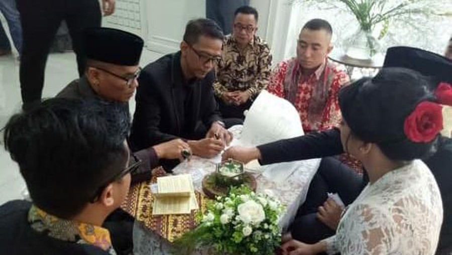 Vanessa Angel akhirnya resmi menikah dengan Bibi Ardiansyah di tanggal romantis.