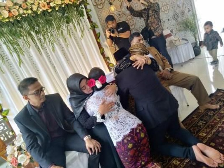 Deretan Potret Bahagia Pernikahan Vanessa Angel - Bibi Ardiansyah Vanessa Angel dan Bibi Ardiansyah telah sah menikah secara hukum negara pada Sabtu (11/1). Berikut deretan potret bahagianya.