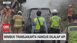 VIDEO: Minibus Transjakarta Hangus Dilalap Api
