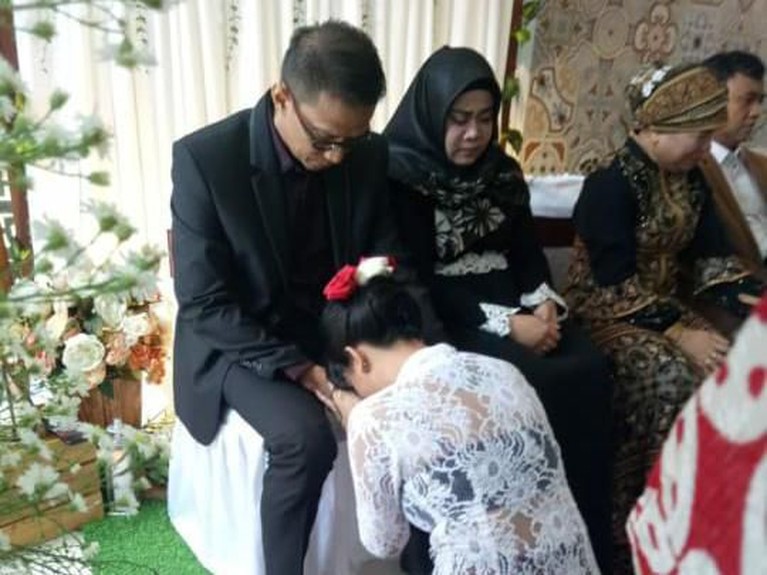 Deretan Potret Bahagia Pernikahan Vanessa Angel - Bibi Ardiansyah Vanessa Angel dan Bibi Ardiansyah telah sah menikah secara hukum negara pada Sabtu (11/1). Berikut deretan potret bahagianya.