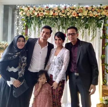 Deretan Potret Bahagia Pernikahan Vanessa Angel - Bibi Ardiansyah