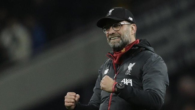 Pelatih Jurgen Klopp lebih memilih menyaksikan Liverpool berlaga di pertandingan ulangan Piala FA melawan Shrewsbury lewat laptop.