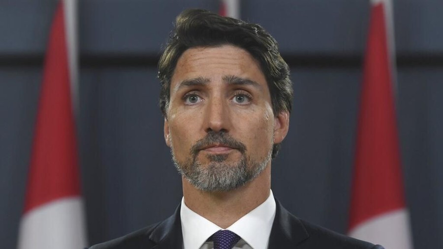 Perdana Menteri Kanada yaitu Justin Trudeau mengisolasi diri karena takut terinfeksi virus corona.
