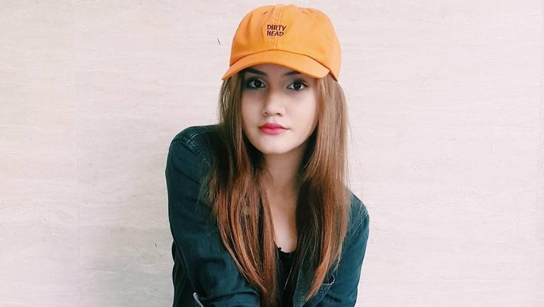 5 Potret Cantik Chelsea Shania, Teman Duet Al Ghazali Al Ghazali baru saja merilis lagu bertajuk Kesayanganku berduet dengan Chelsea Shania. Simak beberapa potret cantik teman kolaborasi Al berikut ini.