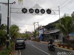 Gapura Hias Nuansa Islami Percantik Jalanan di Cianjur