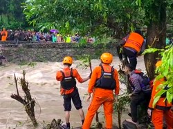 Bupati Barru: 16 Warga Terisolasi Akibat Banjir Berhasil Dievakuasi