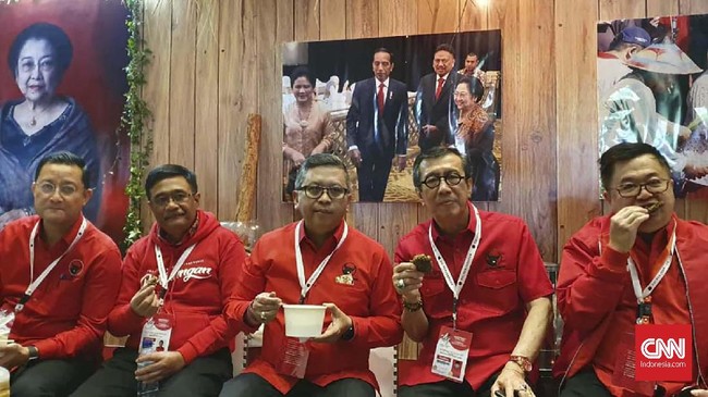 Sejumlah elite PDIP menikmati sajian khas nusantara di Rakernas partai. Dalam Rakernas ini turut dibuka Pameran Rempah dan Pangan Nasional.