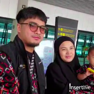 Pergi Umrah, Ricky Harun Boyong Istri yang Tengah Hamil 7 Bulan