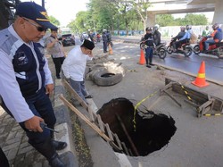 Ada Jalan Amblas, Lalin di Jalan Daan Mogot Dialihkan