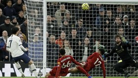 Tottenham dan Liverpool, Kandidat Juara yang Angin-anginan