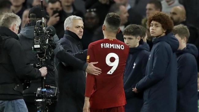 Pelatih Tottenham Hotspur Jose Mourinho melontarkan protes terhadap gol kemenangan Liverpool di Liga Inggris.