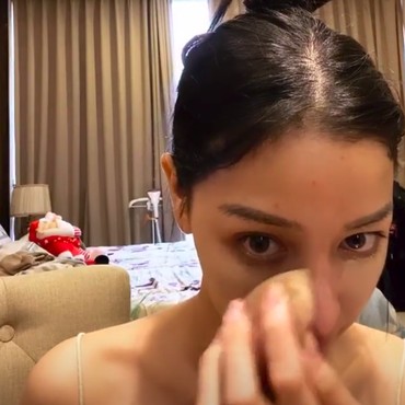 Muka Beda dengan Foto,  Pramugari Garuda Ini Asyik Dandan di IG