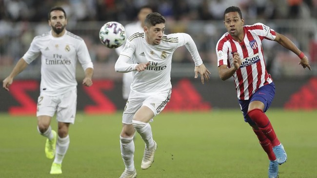 Gelandang muda Real Madrid Federico Valverde mendapat pujian dari Diego Simeone usai tekel haram kepada Alvaro Morata di final Piala Super Spanyol.