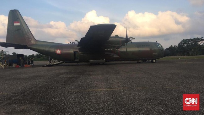 Pesawat Hercules milik TNI AU tujuan Lhokseumawe dari Medan yang pengangkut logistik militer, mendarat darurat di Aceh Utara karena persoalan teknis.