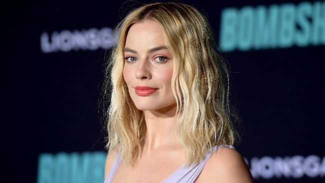 WESTWOOD, CALIFORNIA - DECEMBER 10: Margot Robbie attends a Special Screening of Liongate's 