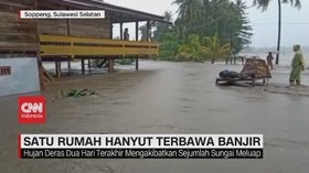 VIDEO: Rumah Warga Hanyut Terbawa Banjir di Sulsel