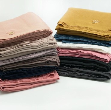 9 Bahan Hijab Nyaman untuk Lebaran, Adem Dipakai Seharian