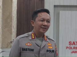 Polisi Lacak Pengemudi Mobil yang Viral Pamer Kelamin di Gatot Subroto