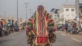 FOTO: Merayakan Voodoo Sebagai Jalan Hidup Di Benin, Afrika Selatan, Voodoo adalah hal yang sangat normal. Ia bukan hanya kepercayaan, melainkan sebuah jalan hidup yang dirayakan setiap tahun.