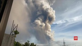 VIDEO: Gunung Taal Meletus, 170 WNI Tinggal di Wilayah Bahaya