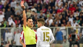 Meme Kocak Tekel Valverde kepada Morata di Madrid vs Atletico