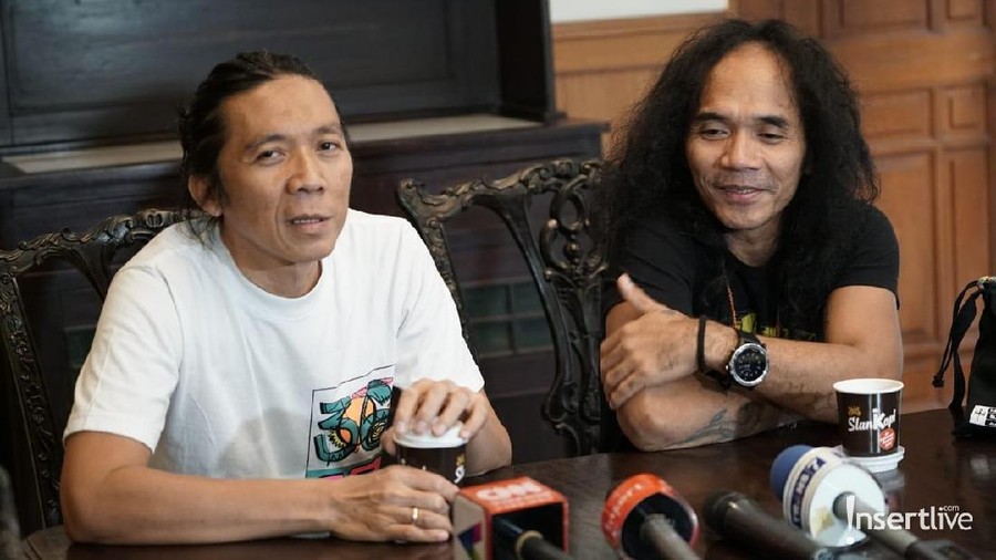 Kebahagiaan Bimbim SLANK Bakal Konser di 'Akhir Kisah Cinta Si Doel' Slank bakal tampil dalam konser Akhir Kisah Cinta Si Doel.