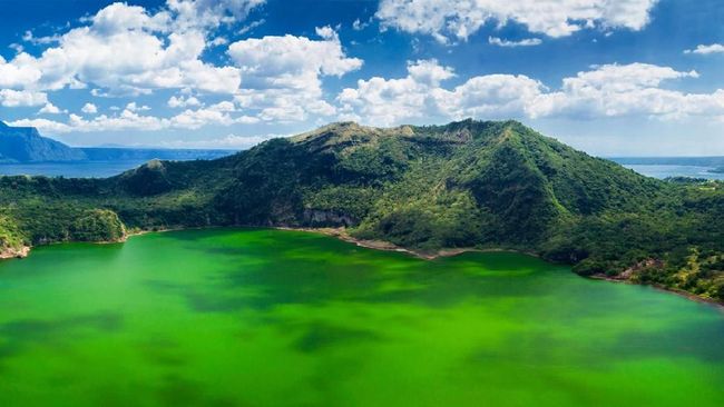 Gunung Taal di Filipina meletus pada Minggu (12/1). Sebelumnya gunung berapi terkecil ramai didatangi turis untuk wisata.