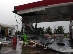 Terjangan Badai Rusak Fasilitas Rest Area KM 166 Tol Cipali