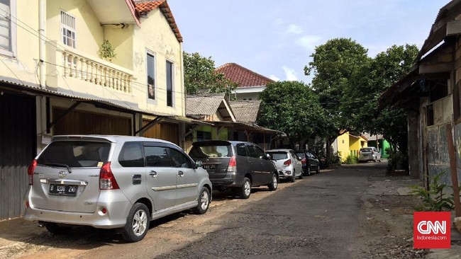 Parkir paralel masih menjadi momok bagi pengemudi yang umumnya baru bisa menyetir mobil.