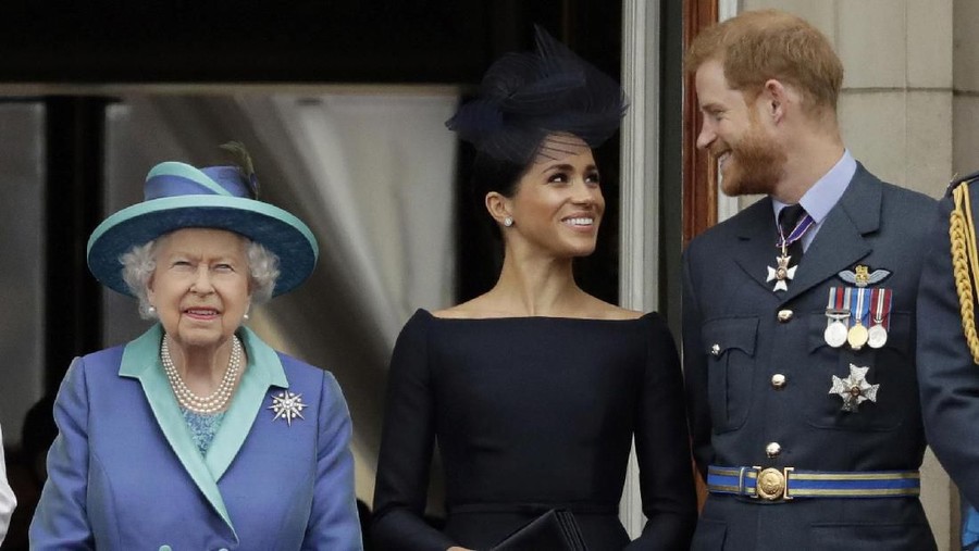 Ratu Elizabeth II akhirnya memberikan izin dan dukungan kepada Pangeran Harry dan Meghan Markle untuk pindah ke Kanada dan menjalani hidupnya secara mandiri.