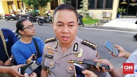 Polda Jatim Klaim Polisi Joget Dangdut di Zona Kuning