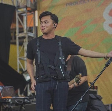 Kisah Perjuangan di Balik Kesuksesan Rizky Febian