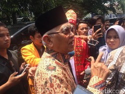 Gus Mus Bicara Soal Tepuk Pramuka No Kafir di Yogya: Wong Mendem!