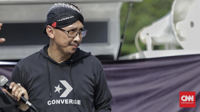 Pelapor Abu Janda, Haris Pratama, dipecat dari jabatan Ketua Umum DPP KNPI 2018-2021 karena dinilai melanggar AD/ART organisasi.