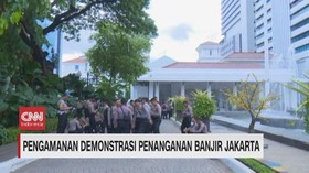 VIDEO: Ratusan Personel Dikerahkan Amankan Demo Balai Kota