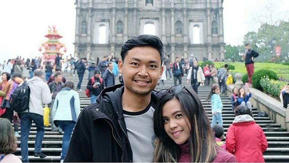 Lama tak terdengar kabarnya Sinta 'Keong Racun' ternya sudah menikah sejak 7 tahun silam&period; Kabarnya ia kini sudah menetap di Prancis bersama sang suami&comma; Ocky&period;