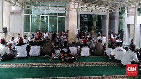 Tandingi Demo, Massa Bela Anies Bersiaga di Balai Kota