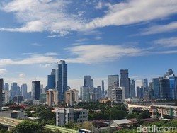 Langit Jakarta Cerah, Tingkat Polusi Udara Menurun?