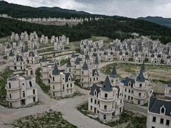 Awalnya Megah Seperti di Negeri Dongeng, Burj Al Babas Kini Jadi Kota Hantu Awalnya Megah Seperti di Negeri Dongeng, Burj Al Babas Kini Jadi Kota Hantu