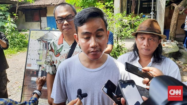 Gibran mengaku masih menunggu hasil rekomendasi akhir dari DPP PDIP terkait namanya yang telah mendaftar sebagai bakal calon wali kota Solo.