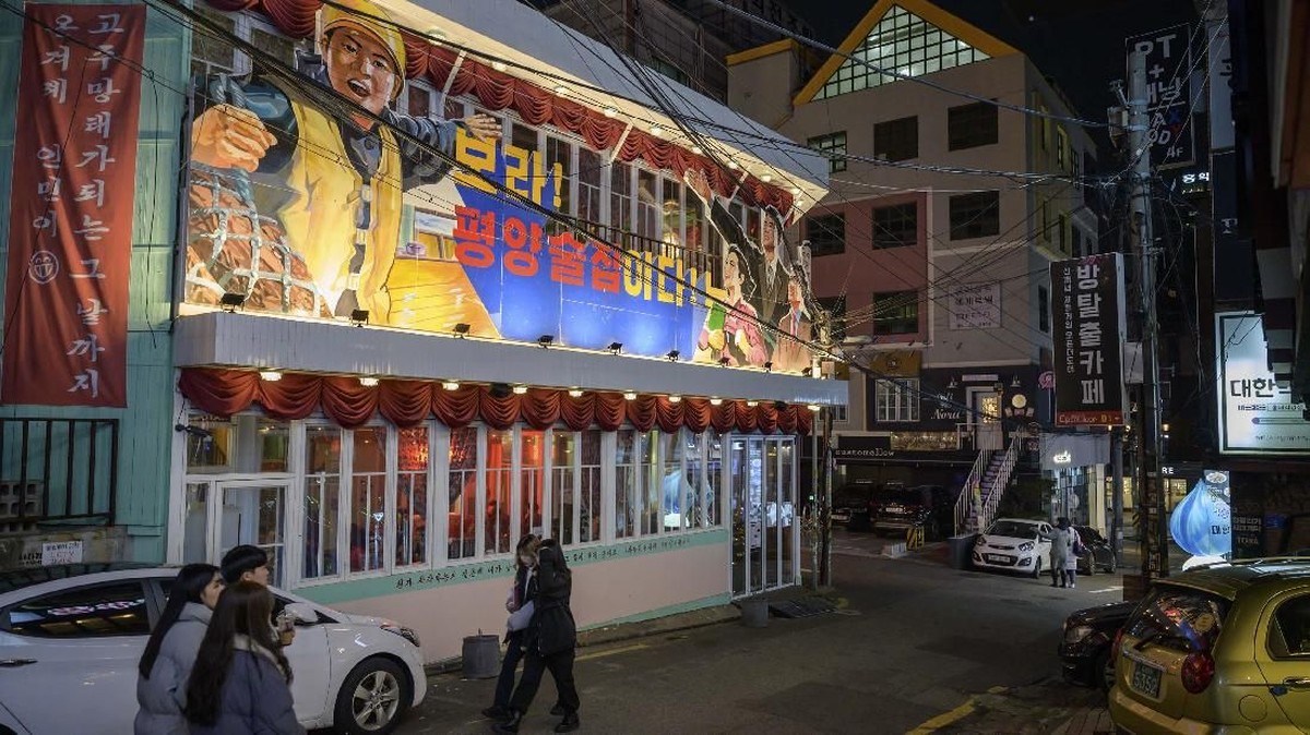 FOTO: Bar 'Propaganda' Korea Utara di Sudut Seoul